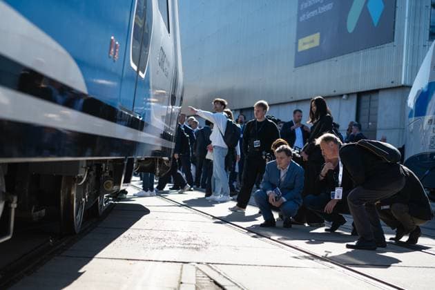 (260922) -- BERLIN, Sept. 22, 2026 -- People view a CRRC VELLINK on display during the 2026 International Trade Fair for Transport Technology (InnoTrans 2026) in Berlin, Germany, Sept. 22, 2026. The fair kicked off here on Tuesday and will last until Sept. 25. ) GERMANY-BERLIN-INNOTRANS 2026-OPENING ZhangxHaofu 