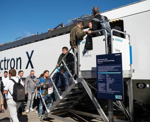 (260922) -- BERLIN, Sept. 22, 2026 -- People queue to tour a train on display during the 2026 International Trade Fair for Transport Technology (InnoTrans 2026) in Berlin, Germany, Sept. 22, 2026. The fair kicked off here on Tuesday and will last until Sept. 25. ) GERMANY-BERLIN-INNOTRANS 2026-OPENING ZhangxHaofu 