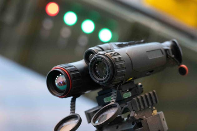 Ein Fernglas mit Waermebildfunktion, Ueberwachung, Observierung, Messe EUDEX Euro Defence Expo, am 22.09.2026 in der Messe Essen Deutschland.