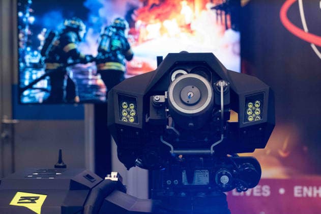Feuerloescheinrichtung an einem HyperX1, Feuerloeschroboter mit Kettenantrieb, Feature, Randmotiv, Symbolfoto, Messe EUDEX Euro Defence Expo, am 22.09.2026 in der Messe Essen Deutschland.