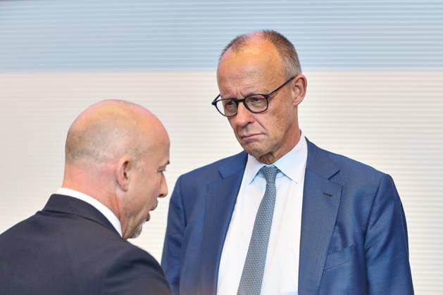Berlin, Deutschland, 22.09.2026: Deutscher Bundestag: Unions-Fraktionssitzung: Alexander Hoffmann und Bundeskanzler Friedrich Merz (CDU) Copyright: xdtsxNachrichtenagenturx dts_135933