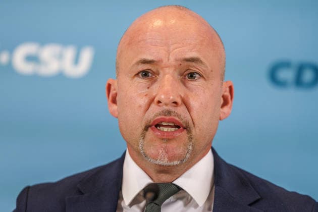 Statement vor den Fraktionssitzung der CDU CSU Alexander Hoffmann, stellvertretender Fraktionsvorsitzender der CDU CSU im Bundestag und Thorsten Frei (CDU), Fraktionsvorsitzender, spricht waehrend eines Statement vor den Fraktionssitzungen am 22.09.2026 in Berlin. Berlin Berlin Deutschland Reichstag