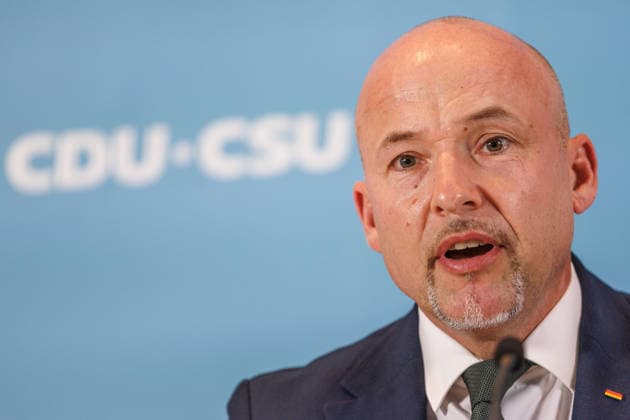 Statement vor den Fraktionssitzung der CDU CSU Alexander Hoffmann, stellvertretender Fraktionsvorsitzender der CDU CSU im Bundestag und Thorsten Frei (CDU), Fraktionsvorsitzender, spricht waehrend eines Statement vor den Fraktionssitzungen am 22.09.2026 in Berlin. Berlin Berlin Deutschland Reichstag