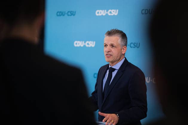 Pressestatement der CDU CSU Fraktion im Bundestag. Deutschland, Berlin am 22. September 2026: Fraktionsvorsitzender CDU CSU, Thorsten Frei spricht vor Presse und Journalisten auf der Fraktionsebene im Bundestag.