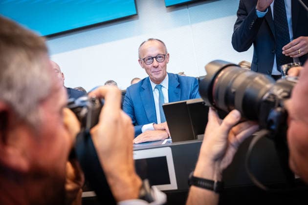 Bundeskanzler Friedrich Merz zu Beginn der Fraktionssitzung von CDU und CSU im Deutschen Bundestag;Sitzungswoche im Deutschen Bundestag - Statements und Auftakt der Fraktionssitzungen, Berlin Berlin Deutschland Bundestag