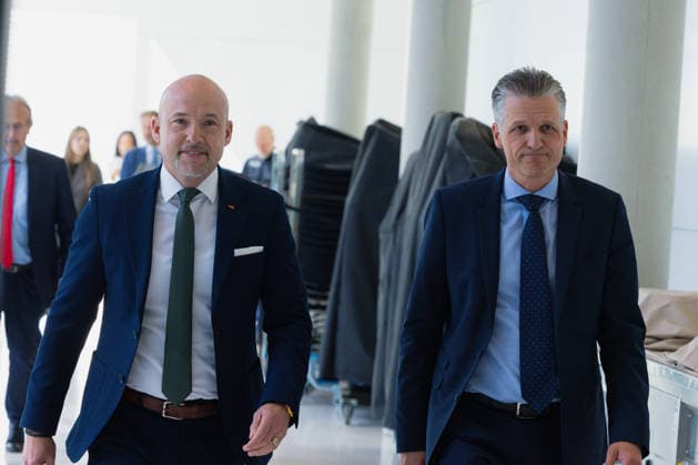 Pressestatement der CDU CSU Fraktion im Bundestag. Deutschland, Berlin am 22. September 2026: Fraktionsvorsitzender CDU CSU, Thorsten Frei (CDU) läuft mit Kollege Alexander Hoffmann (CSU) auf der Fraktionsebene zur Pressestatement.