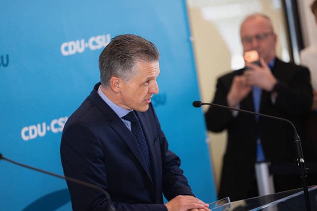 Pressestatement der CDU CSU Fraktion im Bundestag. Deutschland, Berlin am 22. September 2026: Fraktionsvorsitzender CDU CSU, Thorsten Frei spricht vor Presse und Journalisten auf der Fraktionsebene im Bundestag.