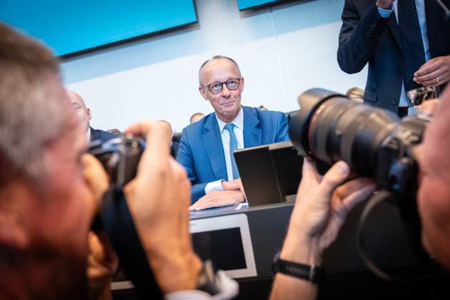 Bundeskanzler Friedrich Merz zu Beginn der Fraktionssitzung von CDU und CSU im Deutschen Bundestag;Sitzungswoche im Deutschen Bundestag - Statements und Auftakt der Fraktionssitzungen, Berlin Berlin Deutschland Bundestag