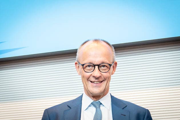 Bundeskanzler Friedrich Merz zu Beginn der Fraktionssitzung von CDU und CSU im Deutschen Bundestag;Sitzungswoche im Deutschen Bundestag - Statements und Auftakt der Fraktionssitzungen, Berlin Berlin Deutschland Bundestag