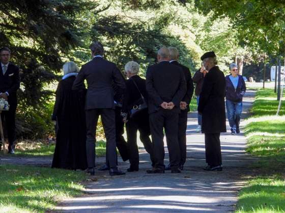 CNTV KUEHNE- Angehoerige Der im August verstorbene Millionaer Klaus - Michael Kuehne wurde heute in einer Holz Urne beerdigt, die beisetzung auf dem Friedhof Ohlsdorf in Hamburg am 22.09.2026 Hamburg Deutschland