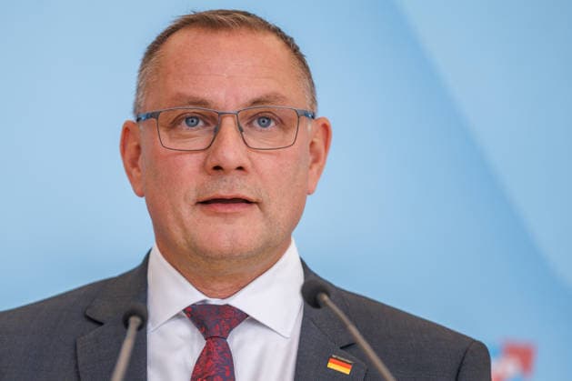 Statement AfD Tino Chrupalla (AfD), bei einem Statement der AfD am 22.06.26 in Berlin. Berlin Berlin Deutschland Reichstag
