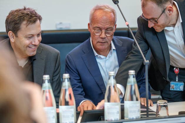 Statement SPD Matthias Miersch SPD Vorsitzender und Lars Klingbeil (SPD), Bundesfinanzminister bei einer Fraktionssitzung SPD am 22.09.29 in Berlin. Berlin Berlin Deutschland Reichstag