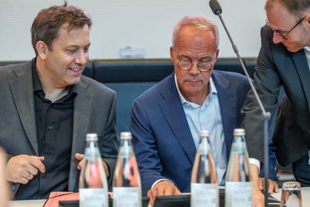Statement SPD Matthias Miersch SPD Vorsitzender und Lars Klingbeil (SPD), Bundesfinanzminister bei einer Fraktionssitzung SPD am 22.09.29 in Berlin. Berlin Berlin Deutschland Reichstag