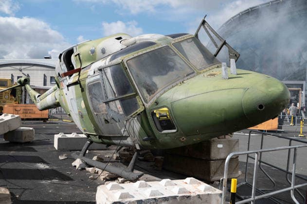 Modell eines abgestuerzten Hubschraubers, ausgebrannt, Havarie, Absturz, Unfall, Messe EUDEX Euro Defence Expo, am 22.09.2026 in der Messe Essen Deutschland.
