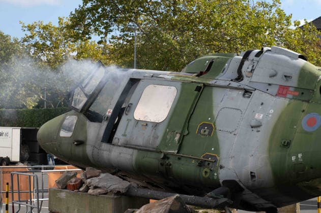 Modell eines abgestuerzten Hubschraubers, ausgebrannt, Havarie, Absturz, Unfall, Messe EUDEX Euro Defence Expo, am 22.09.2026 in der Messe Essen Deutschland.