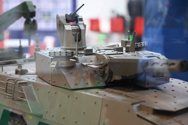 Das Turmsystem Lance2, Modell in einer Vitrine, auf dem Modell eines Schuetzenpanzers, am Messestand von Rheinnmetall, Messe EUDEX Euro Defence Expo, am 22.09.2026 in der Messe Essen Deutschland.