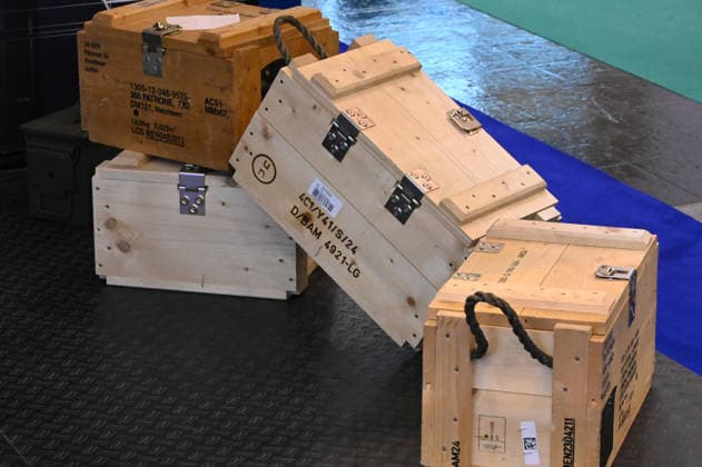 Transportkisten aus Holz fuer Patronen, Munition fuer Handfeuerwaffen, Messe EUDEX Euro Defence Expo, am 22.09.2026 in der Messe Essen Deutschland.