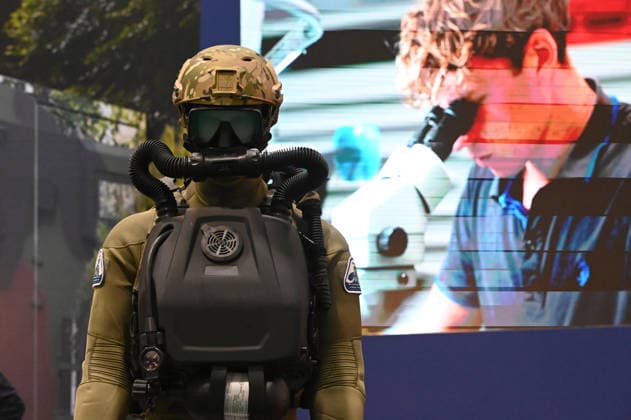Schutzanzug, Atemschutz, Atemgeraet eines Soldaten, Taucher, Messe EUDEX Euro Defence Expo, am 22.09.2026 in der Messe Essen Deutschland.