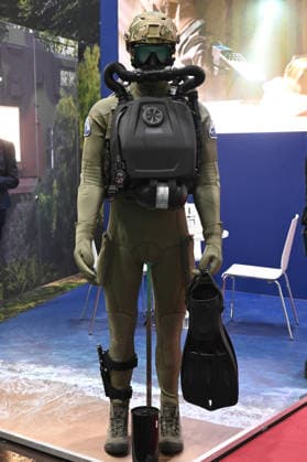 Schutzanzug, Atemschutz, Atemgeraet eines Soldaten, Taucher, Messe EUDEX Euro Defence Expo, am 22.09.2026 in der Messe Essen Deutschland.