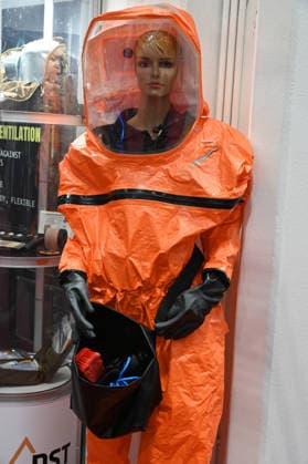 Schutzausruestung gegen Giftstoffe, Atemschutzgeraet, Kontaminierung, Dekontamination, Schutzausruestung, Gasmaske, ABC Schutzmaske, Messe EUDEX Euro Defence Expo, am 22.09.2026 in der Messe Essen Deutschland.