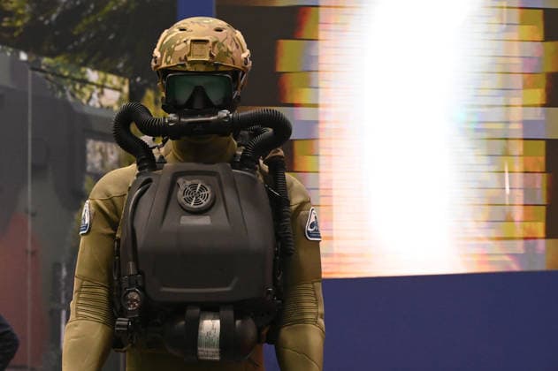 Schutzanzug, Atemschutz, Atemgeraet eines Soldaten, Taucher, Messe EUDEX Euro Defence Expo, am 22.09.2026 in der Messe Essen Deutschland.