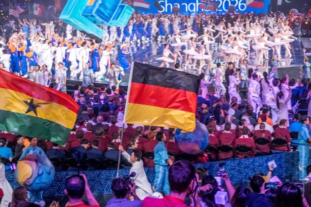 Mit einer aufwendig inszenierten Show sind die WorldSkills in der chinesischen Metropole Shanghai eröffnet worden. In der Mercedes-Benz Arena auf dem ehemaligen Expo-Gelände zogen die 36 deutschen Teilnehmerinnen und Teilnehmer gemeinsam mit Delegationen aus aller Welt ein. In den folgenden vier Wettkampftagen messen sich die jungen Fachkräfte in verschiedenen Berufsdisziplinen mit den Besten ihrer Zunft. Opening World Skills Shanghai