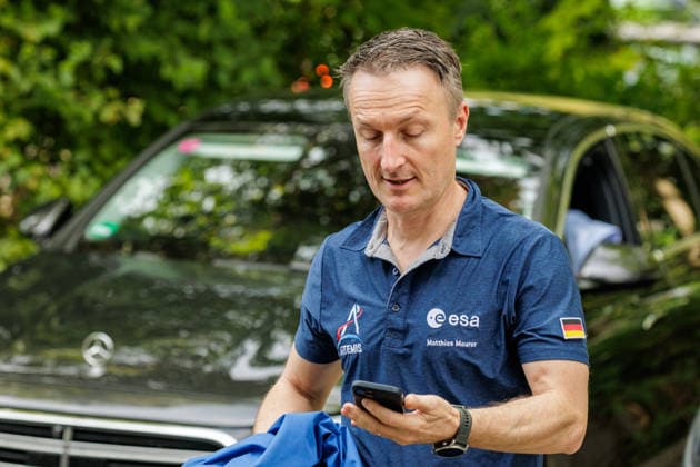 22.09.2026. Mönchengladbach. ESA-Astronaut Dr. Matthias Maurer beim Austausch mit Vertreterinnen und Vertretern von nordrhein-westfälischen Textilunternehmen in der Textilakademie NRW. Nordrhein-Westfalen ist einer der führenden Raumfahrtstandorte in Europa und leistet einen starken Beitrag für künftige europäische Weltraummissionen. NRW hat sich vorgenommen, die Entwicklung eines europäischen Raumanzugs aktiv zu unterstützen und gemeinsam mit der ESA die innovativen Unternehmen aus der heimischen Textilwirtschaft einzubeziehen. Mönchengladbach Textilakademie NRW, Rheydter Straße 329 Nordrhein-Westfalen Deutschland