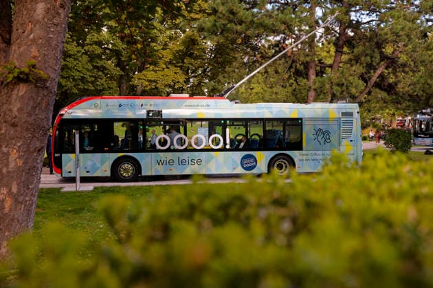Verkehrstechnikmesse InnoTrans 2026-09-22 Deutschland, Berlin Internationale Verkehrstechnik-Messe InnoTrans in den Messehallen unter dem Berliner Funkturm. Im Bild ein Skoda-Oberleitungsbus.