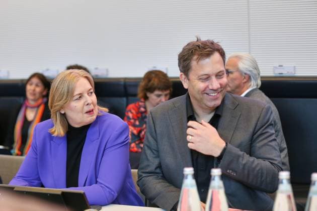 Berlin, Deutschland, 22.09.2026: Deutscher Bundestag: SPD-Fraktionssitzung: Bundesministerin für Arbeit und Soziales Bärbel Bas (SPD) und Bundesminister der Finanzen Lars Klingbeil (SPD) Copyright: xdtsxNachrichtenagenturx dts_136026