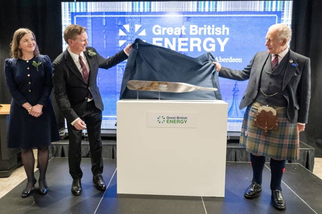 King Charles III visit to Peterhead King Charles III unveils a plaque during a visit to the new Great British Energy headquarters in Aberdeen to meet with representatives working across North East Scotland supporting the United Kingdom™s energy transition. Picture date: Tuesday September 22, 2026., Credit:Lesley Martin PA ROTA - B68 Avalon UK, Aberdeen  Copyright: xLesleyxMartinx xPAxROTAx-xB68x xAvalonx 1137290476