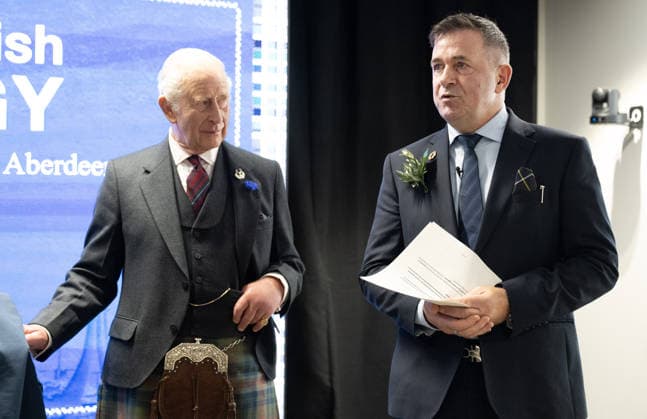King Charles III visit to Peterhead King Charles III alongside Juergen Maier, Chair of Great British Energy, during a visit to the new Great British Energy headquarters in Aberdeen to meet with representatives working across North East Scotland supporting the United Kingdom™s energy transition. Picture date: Tuesday September 22, 2026., Credit:Lesley Martin PA ROTA - B68 Avalon UK, Aberdeen  Copyright: xLesleyxMartinx xPAxROTAx-xB68x xAvalonx 1137290500