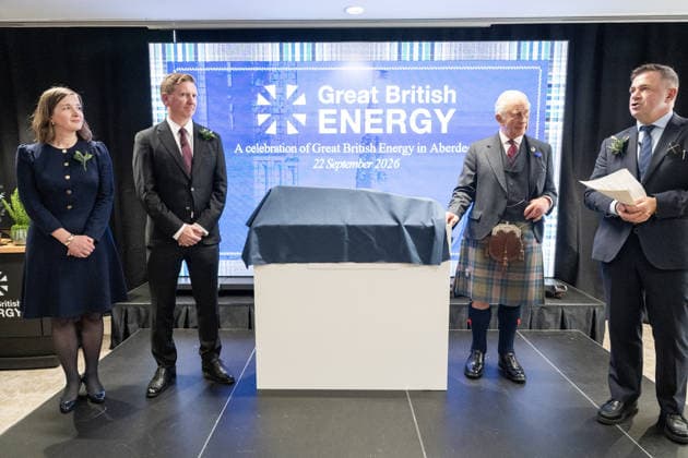 King Charles III visit to Peterhead King Charles III unveils a plaque during a visit to the new Great British Energy headquarters in Aberdeen to meet with representatives working across North East Scotland supporting the United Kingdom™s energy transition. Picture date: Tuesday September 22, 2026., Credit:Lesley Martin PA ROTA - B68 Avalon UK, Aberdeen  Copyright: xLesleyxMartinx xPAxROTAx-xB68x xAvalonx 1137290507