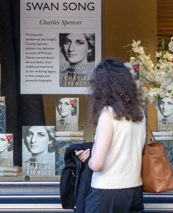 September 22, 2026, London, England, United Kingdom: Copies of Earl Spencer s book Ã¢â‚¬oeSwan Song: Diana, My SisterÃ¢â‚¬Â at Waterstones Piccadilly in London, as it goes on sale to the public for the first time. London United Kingdom  - ZUMAs262 20260922_zip_s262_017 Copyright: xTayfunxSalcix