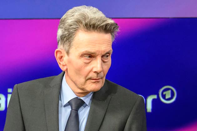 im Bild v.l.: Rolf Mützenich, SPD (ehemaliger Fraktionsvorsitzender), GER, Berlin, Studio, zu Gast bei Maischberger, politische Talkshow, TV, Format, mit Moderatorin Sandra Maischberger, Das Erste, aus Adlershof Am Studio 20, 22.09.2026, Copyright: HMBxMedia UwexKoch