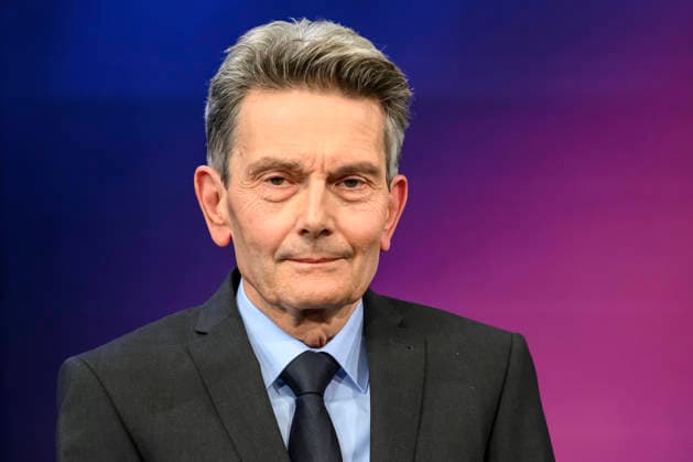 im Bild v.l.: Rolf Mützenich, SPD (ehemaliger Fraktionsvorsitzender), GER, Berlin, Studio, zu Gast bei Maischberger, politische Talkshow, TV, Format, mit Moderatorin Sandra Maischberger, Das Erste, aus Adlershof Am Studio 20, 22.09.2026, Copyright: HMBxMedia UwexKoch