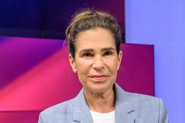 im Bild v.l.: Dagmar Rosenfeld (Podcast: Machtwechsel), GER, Berlin, Studio, zu Gast bei – Maischberger, politische Talkshow, TV, Format, mit Moderatorin – Sandra Maischberger, Das Erste, aus Adlershof – Am Studio 20, 22.09.2026, Copyright: HMBxMedia UwexKoch