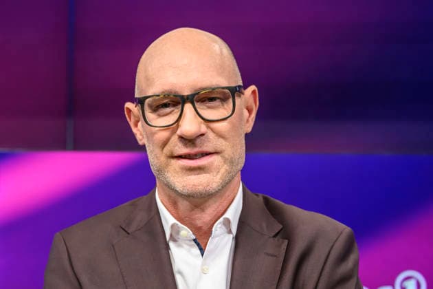im Bild v.l.: Lars Sänger (MDR), GER, Berlin, Studio, zu Gast bei Maischberger, politische Talkshow, TV, Format, mit Moderatorin Sandra Maischberger, Das Erste, aus Adlershof Am Studio 20, 22.09.2026, Copyright: HMBxMedia UwexKoch