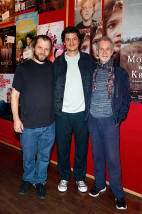 Morgen war Krieg , Filmpremiere im Delphi Lux, Berlin, 22.09.2026 Regisseur Nicolas Ehret mit den Hauptdarstellern Enno Trebs und Ulrich Matthes bei einem Photocall zur Premiere von Morgen war Krieg im Delphi Lux in Berlin am 22.09.2026 Berlin Delphi Lux Copyright: xAnitaxBuggex