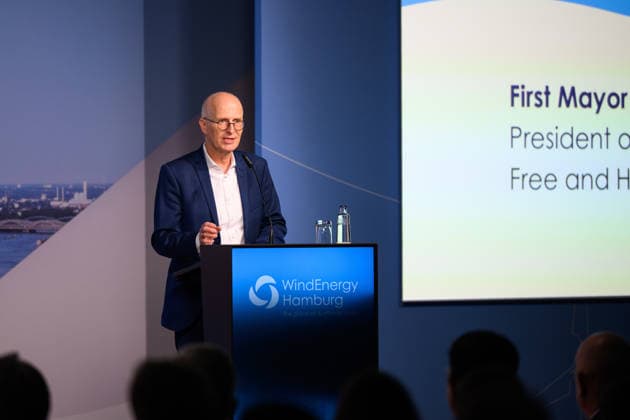 WindEnergy Hamburg - Peter Tschentscher Hamburg, Deutschland: Hamburgs Erster Bürgermeister Peter Tschentscher (SPD) spricht bei der Eröffnung der WindEnergy Hamburg auf dem Gelände der Hamburg Messe. Hamburg Hamburg Deutschland