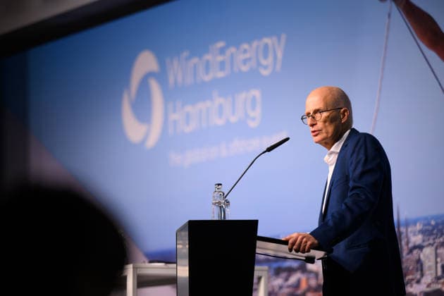 WindEnergy Hamburg - Peter Tschentscher Hamburg, Deutschland: Hamburgs Erster Bürgermeister Peter Tschentscher (SPD) spricht bei der Eröffnung der WindEnergy Hamburg auf dem Gelände der Hamburg Messe. Hamburg Hamburg Deutschland