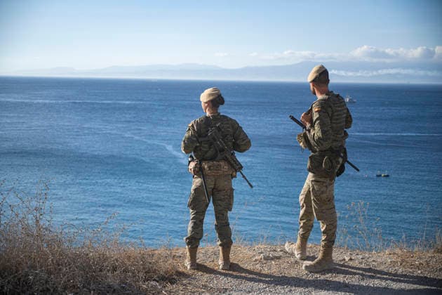 The Government Reinforces the Border in Ceuta Amid Calls for Another Mass Entry Two soldiers guard the border in Benzú, on September 22, 2026, in Ceuta, Spain. As of Tuesday, the government has reinforced security measures along Ceuta’s border with Morocco in response to the possibility of attempts at irregular entry coinciding with a call circulating on social media for tomorrow, Wednesday, September 23, 2026 SEPTEMBER 22, 2026 MIGRANTS IMMIGRANTS BORDER INVASION MIGRATION CRISIS HUMANITARIAN CRISIS MILITARY SOLDIERS Ceuta Ceuta, Spain  Copyright: xMarcosxMorenox 7792881