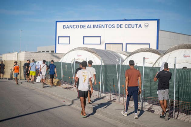 The Government Reinforces the Border in Ceuta Amid Calls for Another Mass Entry Several migrants at the Port of Poniente, on September 22, 2026, in Ceuta, Spain. As of Tuesday, the government has reinforced security measures along Ceuta’s border with Morocco in response to the possibility of attempts at irregular entry coinciding with a call circulating on social media for tomorrow, Wednesday, September 23, 2026 SEPTEMBER 22, 2026 MIGRANTS IMMIGRANTS INVASION BORDER MIGRATION CRISIS HUMANITARIAN CRISIS MILITARY SOLDIERS Ceuta Ceuta, Spain  Copyright: xMarcosxMorenox 7792889