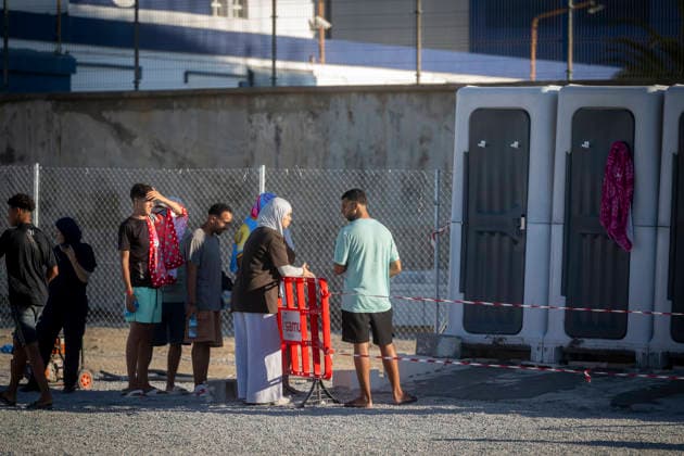 The Government Reinforces the Border in Ceuta Amid Calls for Another Mass Entry Several migrants at the Port of Poniente, on September 22, 2026, in Ceuta, Spain. As of Tuesday, the government has reinforced security measures along Ceuta’s border with Morocco in response to the possibility of attempts at irregular entry coinciding with a call circulating on social media for tomorrow, Wednesday, September 23, 2026 SEPTEMBER 22, 2026 MIGRANTS IMMIGRANTS INVASION BORDER MIGRATION CRISIS HUMANITARIAN CRISIS MILITARY SOLDIERS Ceuta Ceuta, Spain  Copyright: xMarcosxMorenox 7792890