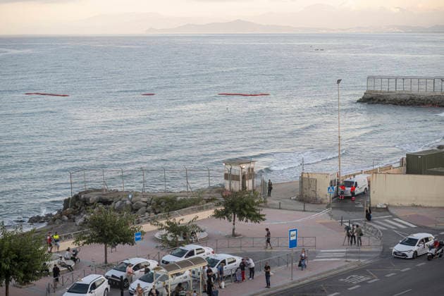 The Government Reinforces the Border in Ceuta Amid Calls for Another Mass Influx Tarajal Border, September 22, 2026, in Ceuta, Spain. As of Tuesday, the government has reinforced security measures at the border between Ceuta and Morocco in anticipation of possible attempts at irregular entry, coinciding with a call circulating on social media for tomorrow, Wednesday, September 23, 2026 SEPTEMBER 22, 2026 MIGRANTS IMMIGRANTS BORDER INVASION MIGRATION CRISIS HUMANITARIAN CRISIS MILITARY SOLDIERS BLURRED Ceuta Ceuta, Spain  Copyright: xMarcosxMorenox 7792895