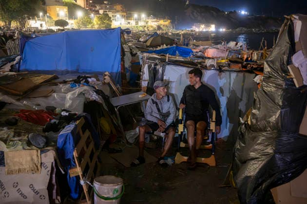The Government Reinforces the Border in Ceuta Amid Calls for Another Mass Entry Several migrants on Trampolín Beach, September 22, 2026, in Ceuta, Spain. As of Tuesday, the government has reinforced security measures at Ceuta’s border with Morocco in anticipation of possible attempts at irregular entry coinciding with a call circulating on social media for tomorrow, Wednesday, September 23, 2026 SEPTEMBER 22, 2026 MIGRANTS IMMIGRANTS INVASION BORDER MIGRATION CRISIS HUMANITARIAN CRISIS MILITARY SOLDIERS Ceuta Ceuta, Spain  Copyright: xMarcosxMorenox 7792914