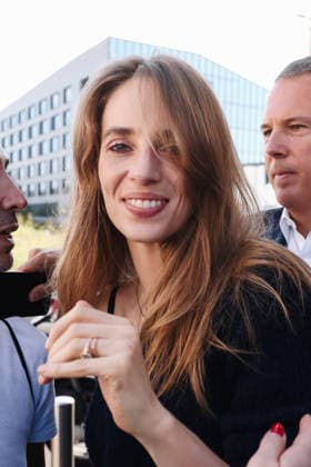 IPA88849572 - Milan, Arrivals at the Prada fashion show during Milan Fashion Week Women s Collection Spring Summer 2027 - Women s Fashion, Spring Summer 2027. Pictured: Maya Hawke  Copyright: xAlessandroxBremecx xx IPA88849572