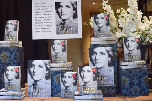 Princess Diana book Swan Song by Charles Spencer goes on sale in London, UK - 22 Sep 2026 Copies of the book Swan Song - Diana, My Sister by Charles Spencer are displayed in the window of a bookstore as the book goes on sale. London United Kingdom Copyright: xVukxValcicx xSOPAxImagesx Vuk-Valcic-1452843