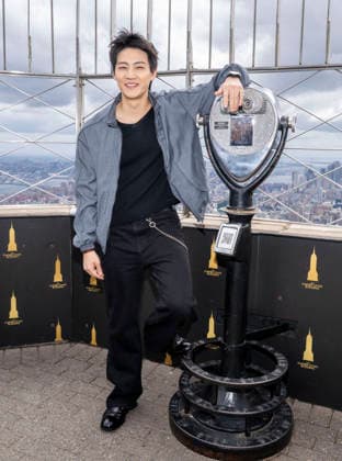 September 22, 2026, New York, New York, USA: South Korean singer and songwriter, JAY B visits the Empire State Building in New York to celebrate the 2026 Tape, Roots Tour ahead of his performance at Palladium Times Square. 22 September 2026 New York USA - ZUMAa265 20260922_zep_a265_020 Copyright: xEricxAcquayex