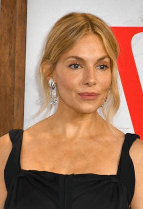 NEW YORK, NY SEPTEMBER 22 Sienna Miller at the New York red carpet premiere of the HBO original drama series *War* on September 22, 2026 at the Perelman Performing Arts Center in New York City. Credit: John Fycke, AdMedia 459837, 2026 09 22, New York, New York City  Copyright: xAdMediax STAR_459837_006