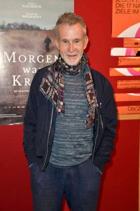 Ulrich Matthes bei der Premiere des Kinofilms Morgen war Krieg im Delphi Lux. Berlin, 22.09.2026